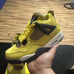 JORDAN RETRO 4 LIGHTING