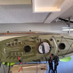 Lifetime Kayak With Wall Hangers