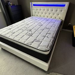 Queen Size Bed Frame  / Mattress Included.      Cama Queen  Colchon Incluido Nueva En Caja 