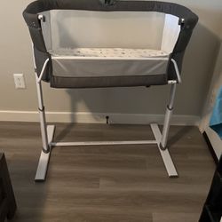 Yacul Baby Bassinet Bedside Sleeper, with Music Box, Easy to Assemble Bed to Bed, Adjustable Portable Crib for Infants Baby Boys and Girls (Dark Gray)