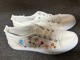 Women White Sneaker 9.5 Floral