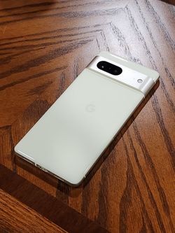 Google Pixel 7 128GB Unlocked -
Lemongrass - Excellent Condition + Free
Case