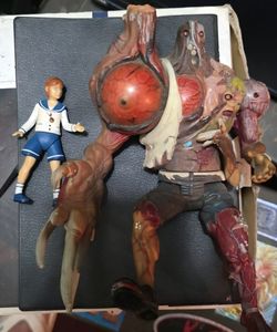 Vintage 1998 ToyBiz Resident Evil 2 William Birkin (G-Phase) & Sherry Birkin Figures Lot