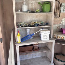 Outdoor Garden Hutch