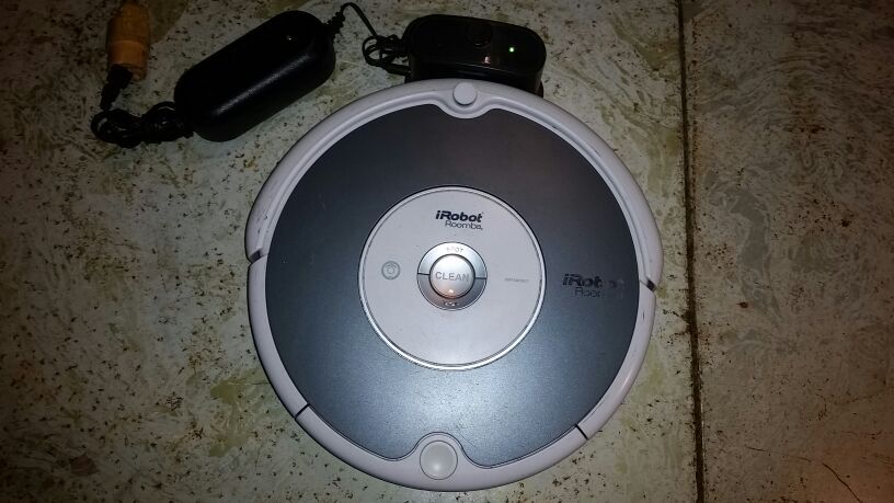Used iROBOT Roomba Vacuum Cleaning Robot Model 585 (BATTERY DOES NOT CHARGE)