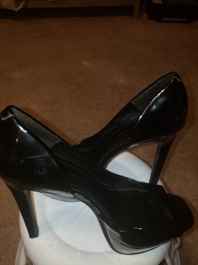 Jessica Simpson black heels (Size 9)