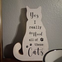 ASSORTMENT OF CAT KNICK KNACKS AND ACCESSORIES 