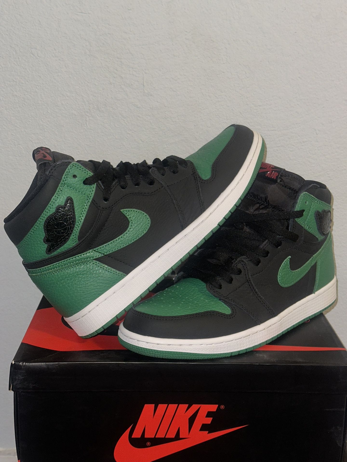 Air Jordan 1 Retro High OG "Pine Green 2.0"