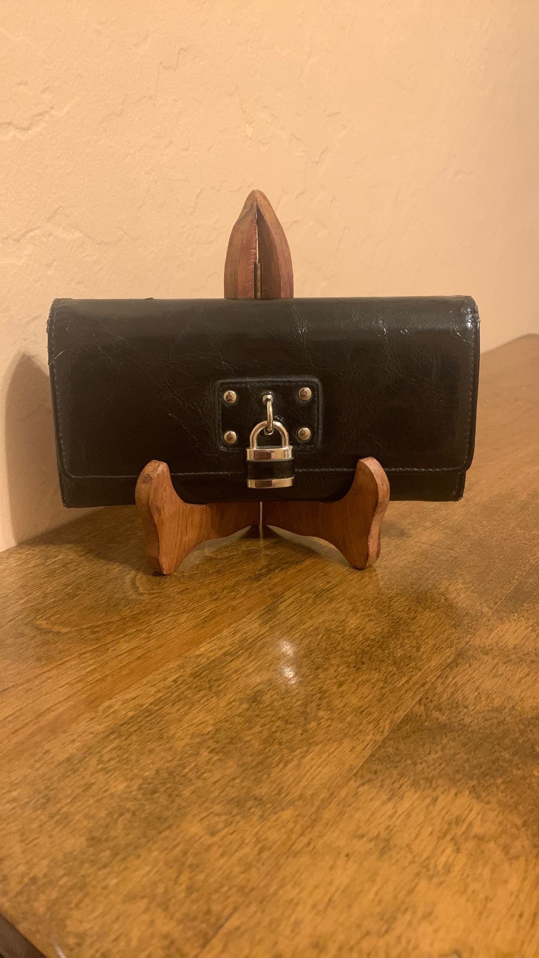 Ladies Patent Leather Clutch.           New Like
