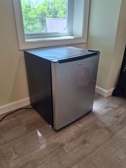 Whirlpool mini fridge