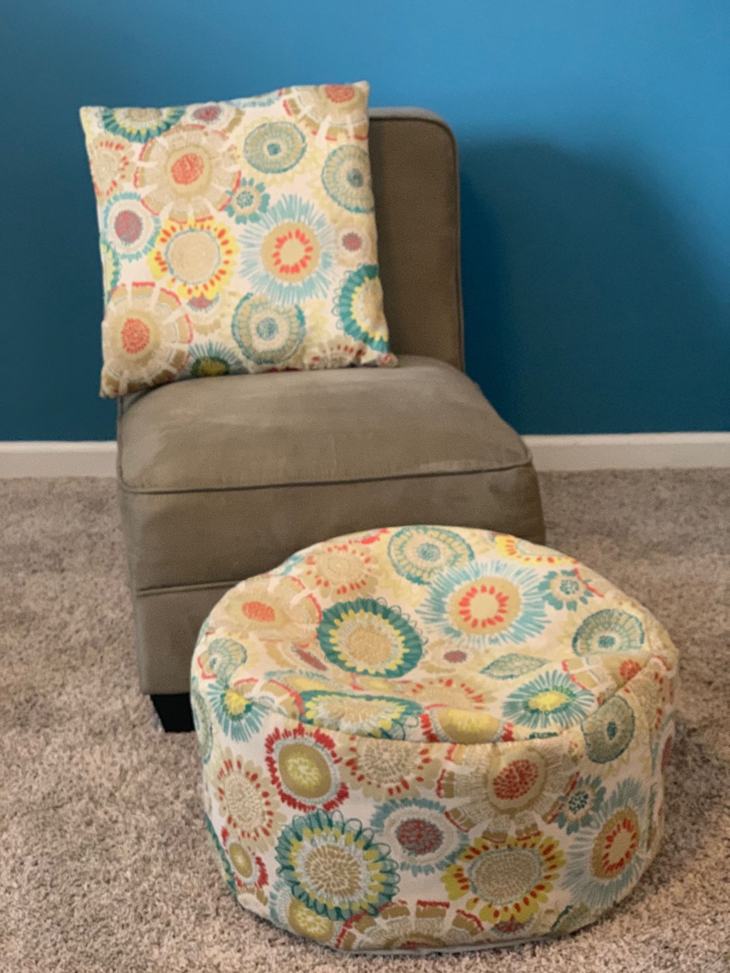 Chair w/ottoman & pillow