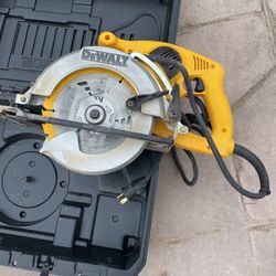 DeWALT Electric Framing Saw 