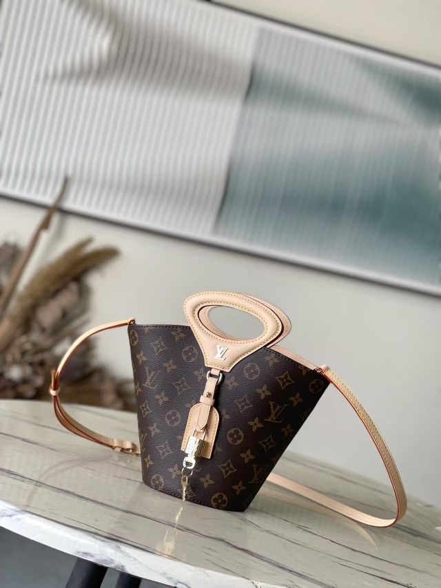 Fashionable women's shoulder bag