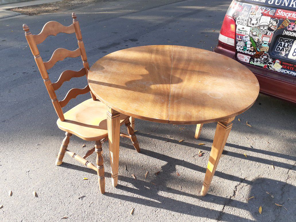 Vintage kitchen table 1 chair