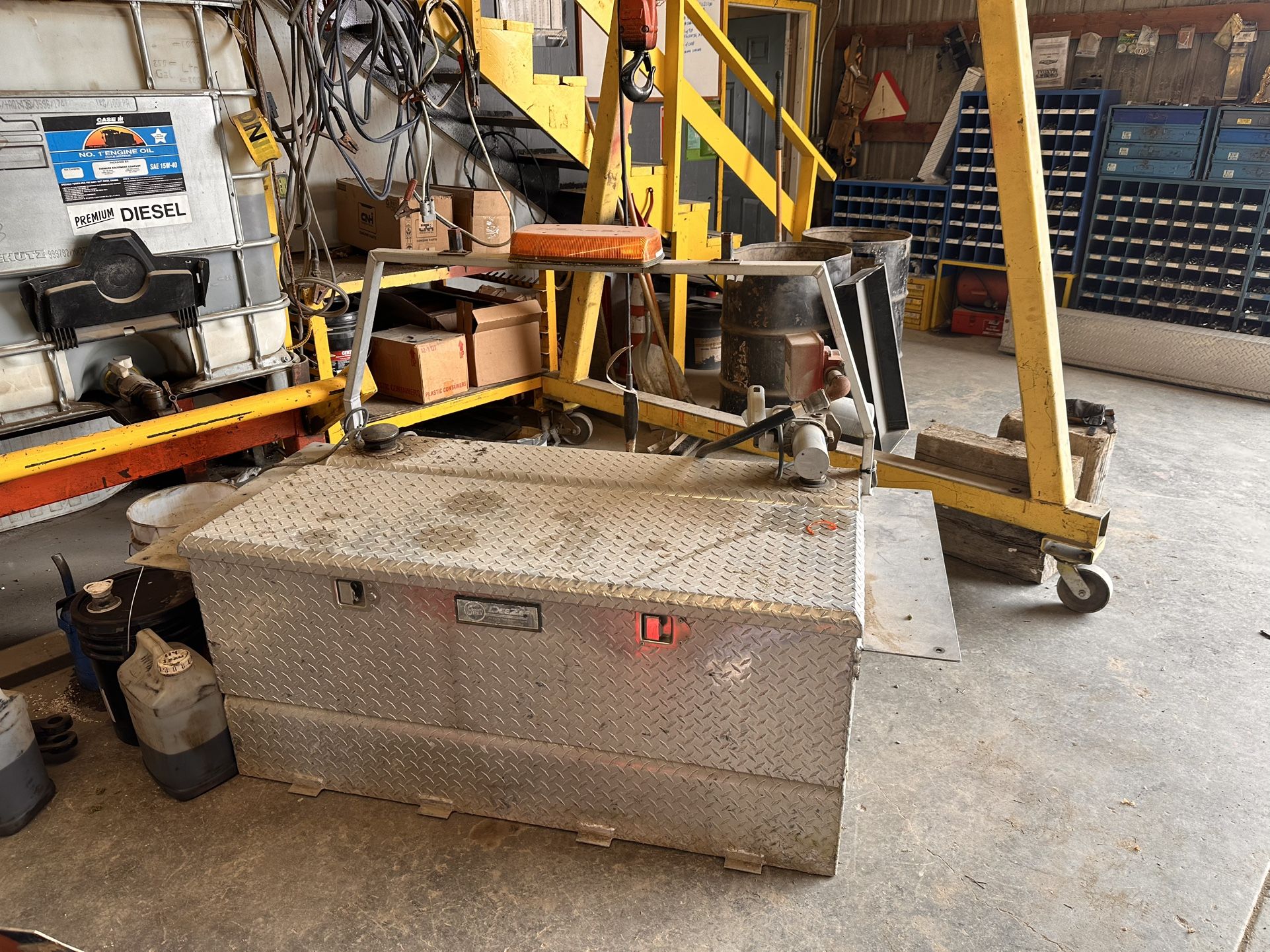 DeeZee Slip Tank/Toolbox Combo