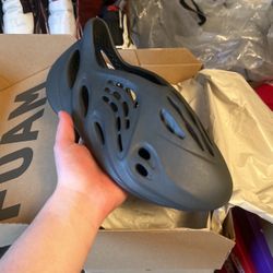 Carbon Yeezy Foam Runer 