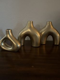 3 Decor  Colors Gold. Size  Medium 