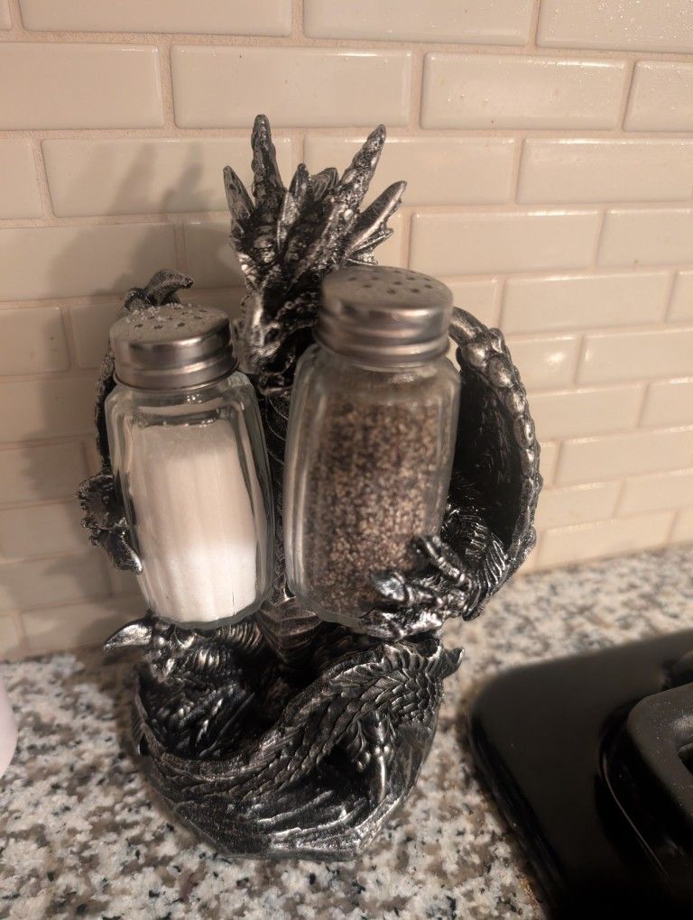 Brand New Dragon Salt And Pepper Shaker