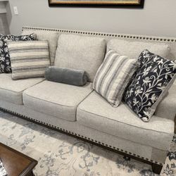 2 Year Old Sofa And Loveseat 
