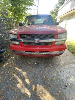 Selling Chevy Hood Grill 2003/2002 Front Parts