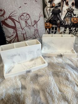 2 Make Up Organizers 