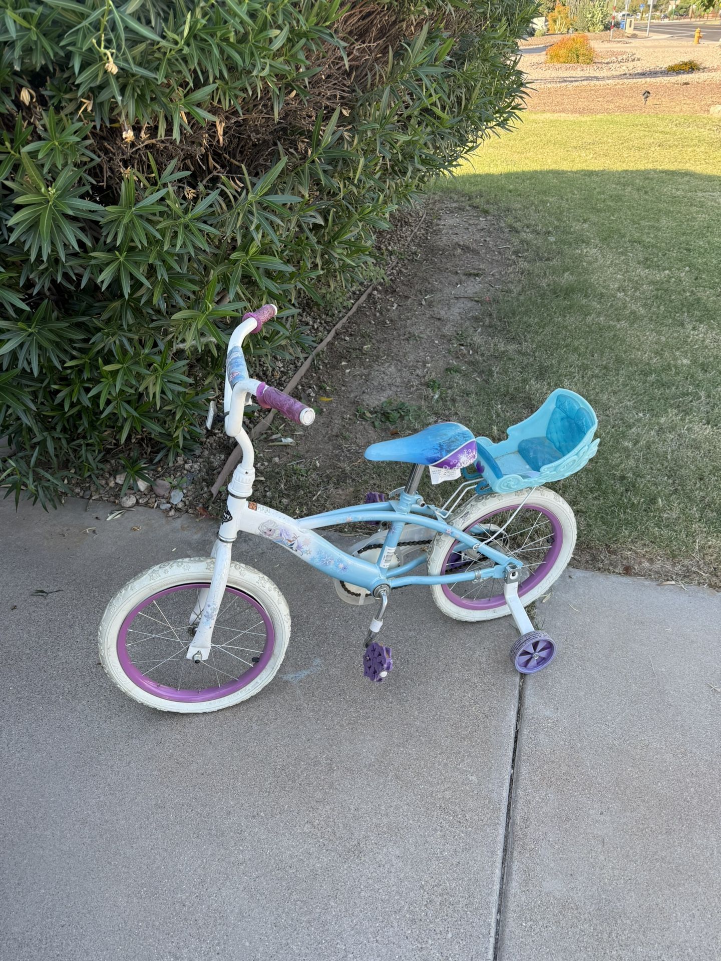 Girls 16" Frozen Bike- Needs New Tubes 