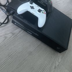 Xbox One, 2 Controllers, 2 Games, Headset
