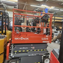 Skyjack Scissor Lift 