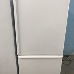 White Bottom Freezer Refrigerator With Ice Maker 