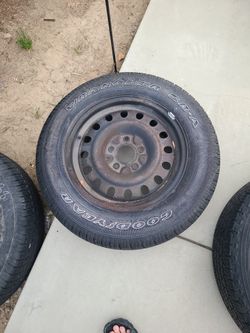 235 65 17 One Goodyear Tire W Rim