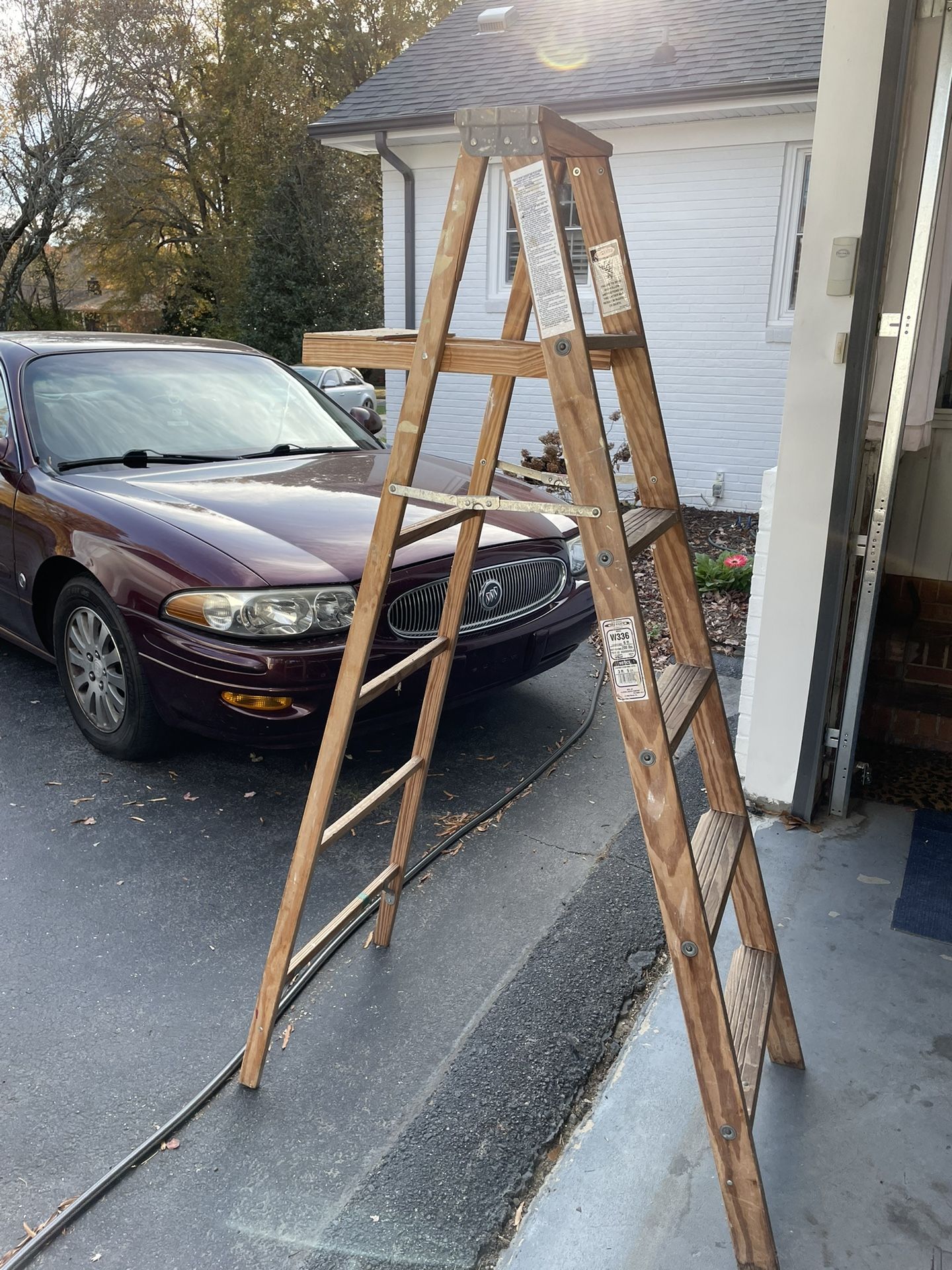 6’ Wooden Ladder