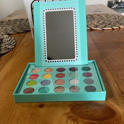 BH Cosmetics Daisy Marquez