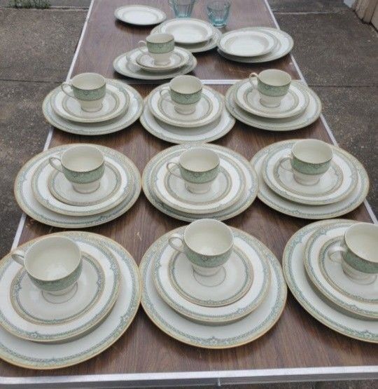 45 Pieces Mikasa Dinnerware Set