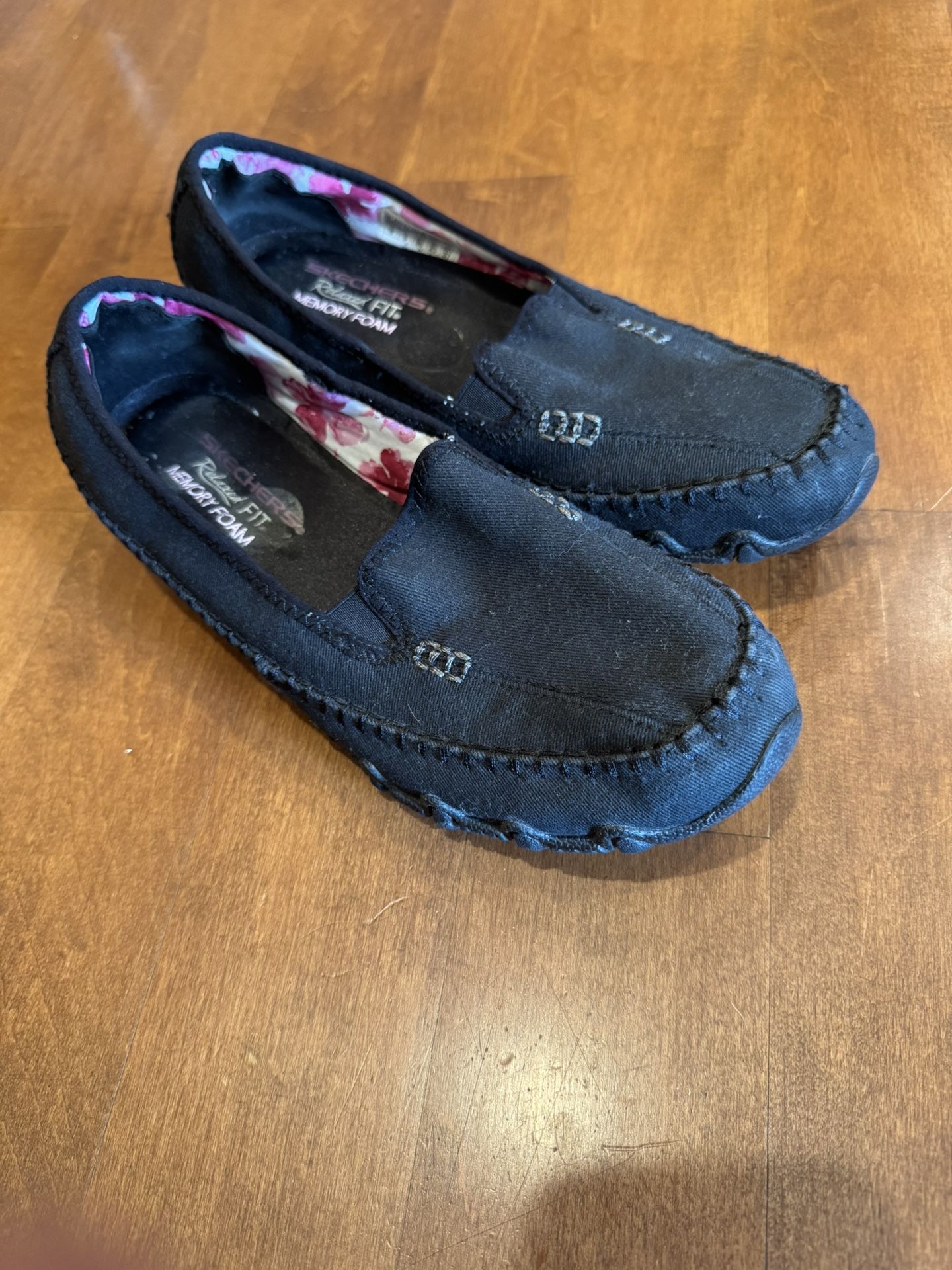 Woman’s Skechers Relaxed Fit Memory Foam Slip On Shoes Shipping Available