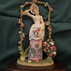 Vintage The Leonardo Collection Figurine The Flower Garden 1991.  23cm / 9" Tall