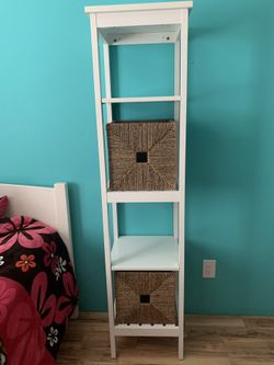 Storage unit with wicker baskets
