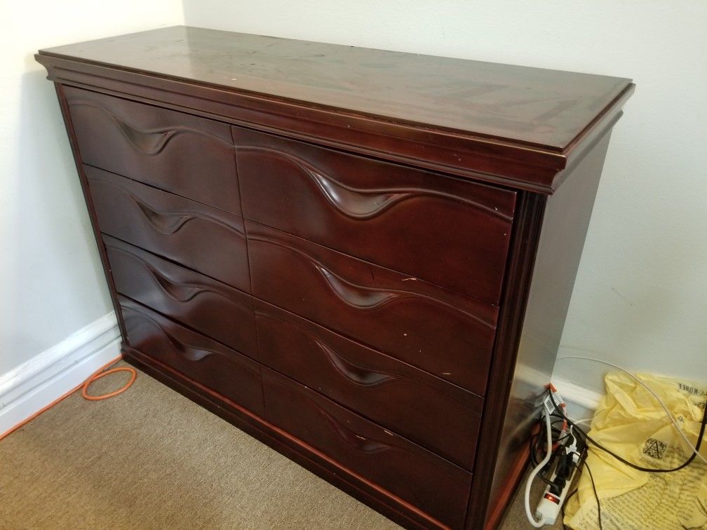 4 drawers Chest... Wood!!!