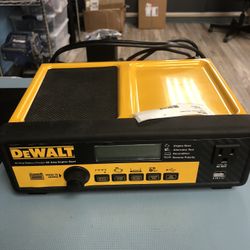 DEWALT 30 AMP BATTERY CHARGER 80 AMP ENGINE START