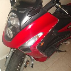 Sym 250 cc motorcycle mopad With Copy Of Title that’s the lowest I can go on price