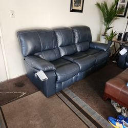 Set Of 2 Ashley Leather Recliner Sofa And Love Seat