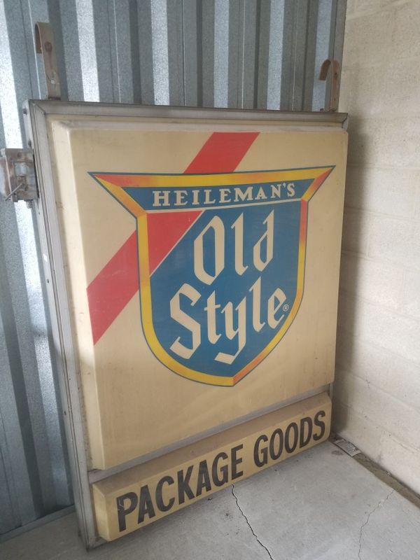 VINTAGE 5FT OUTDOOR HANGING LIGHTED BEER SIGN for Sale in Chicago, IL