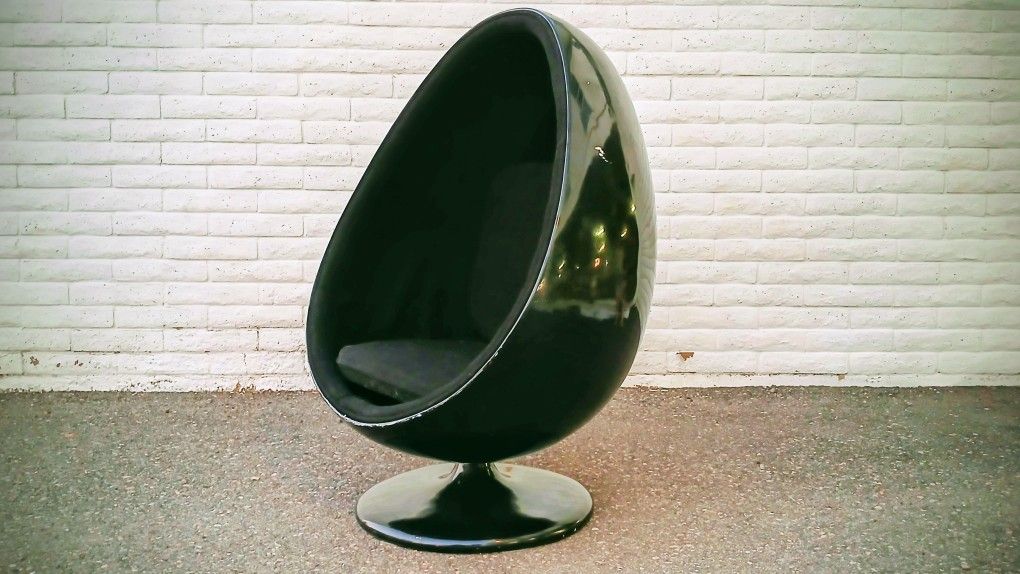 Mid-century Modern Egg Pod Chair