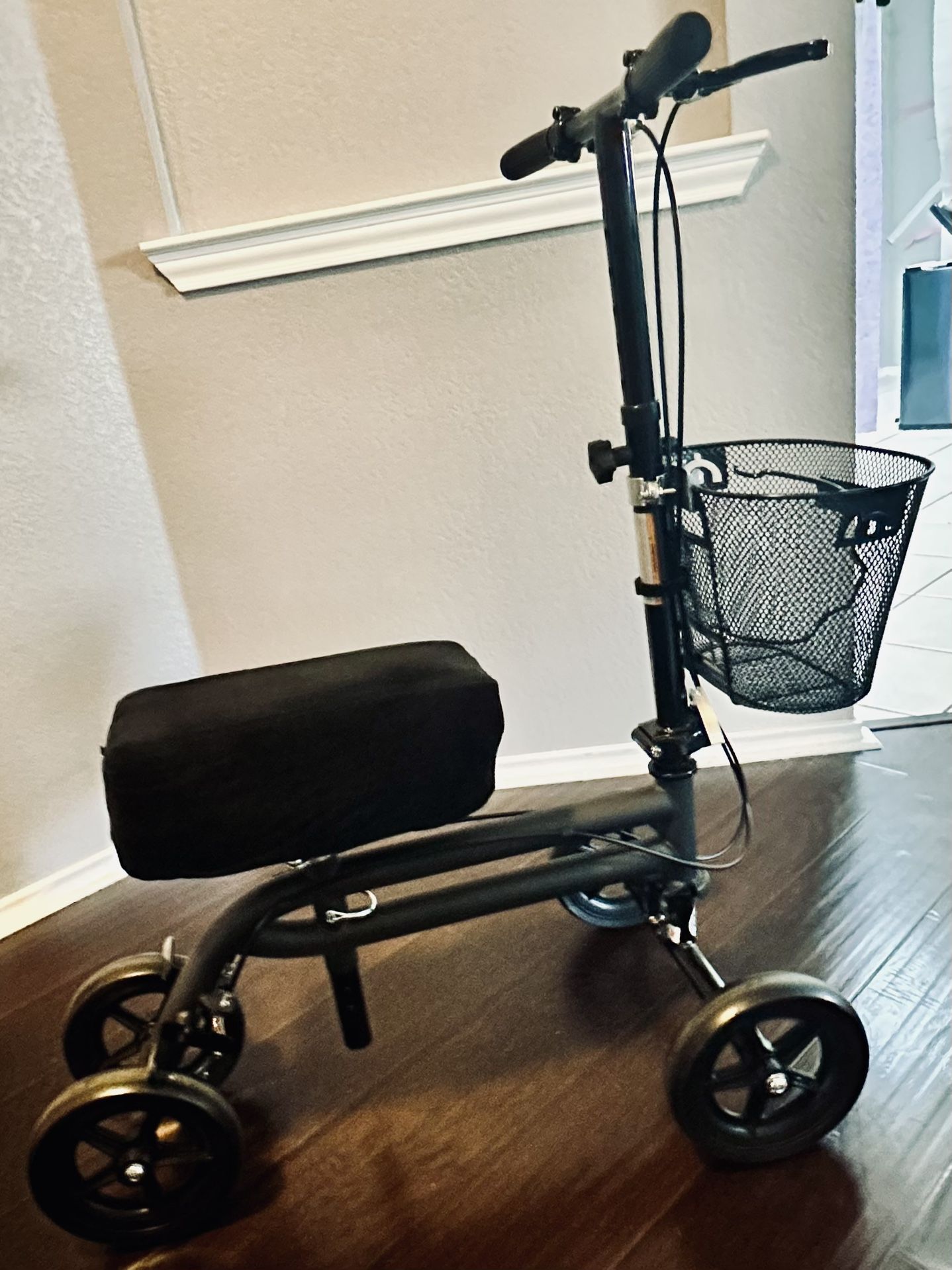 KneeRover Scooter with Basket