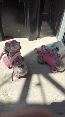 Hello Kitty, rollerskates