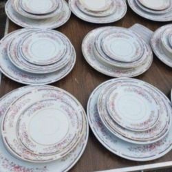 40 Piece Dinnerware Set 