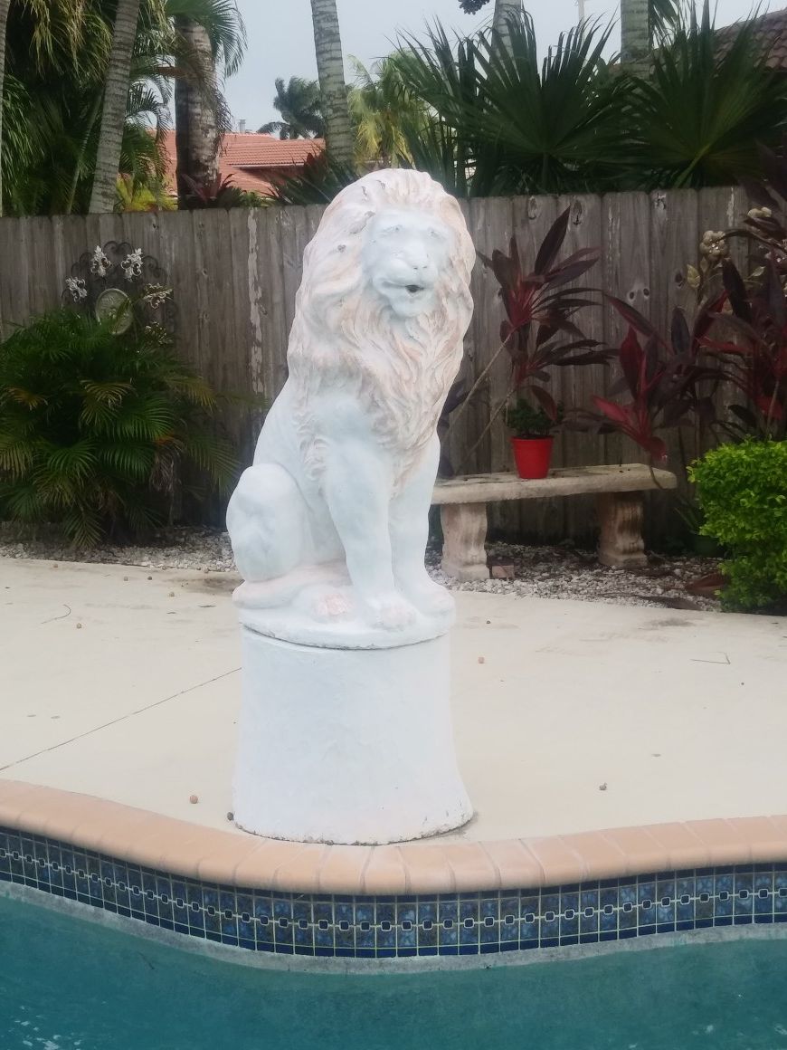 Fountain lions
