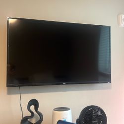 45 inch roku tv (wall mount included)