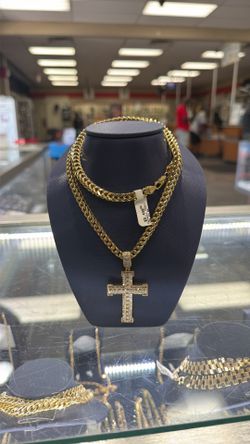 10k Franco chain with cross pendant 47.6g