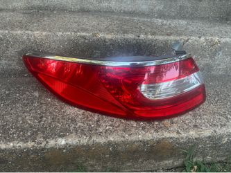 2012-2014 Hyundai Azera driver taillight
