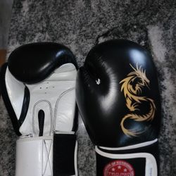 WAKO 10 oz Boxing Training Kickboxing Amateur Gloves Black Muaythai MMA